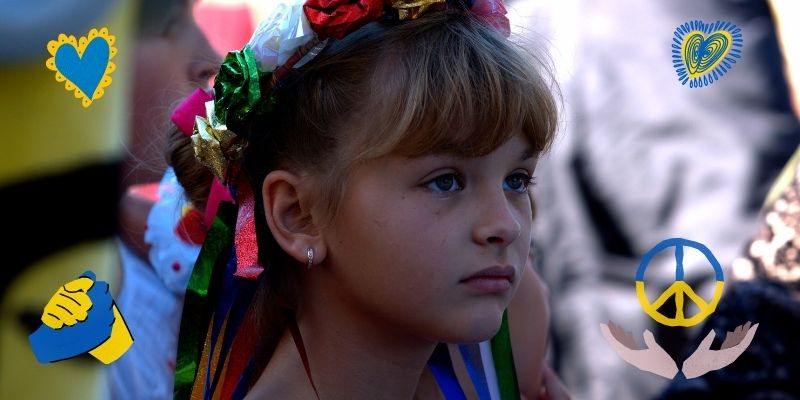 Ukrainisches Mädchen in traditioneller ukrainischer Tracht