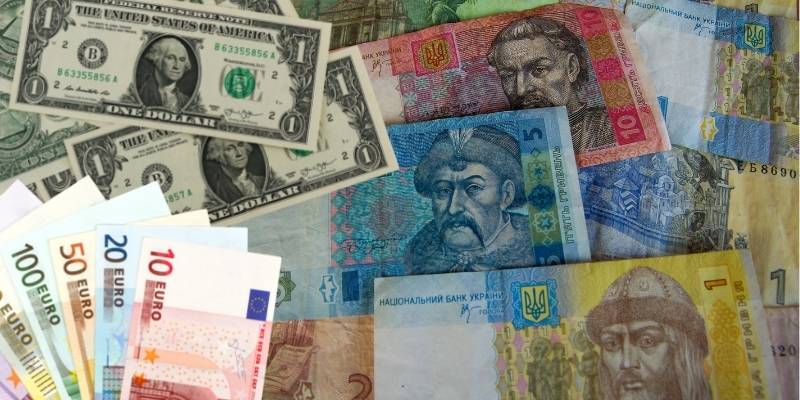 Hrivna, Euro und Dollar Noten