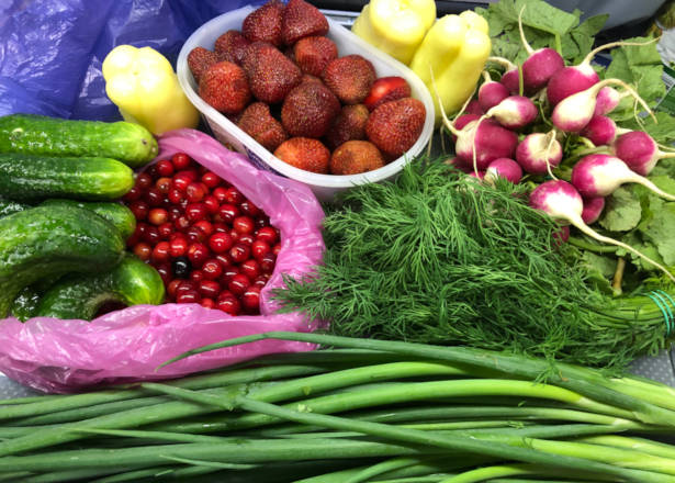 Frisches Obst und Gemüse vom ukrainischen Markt 