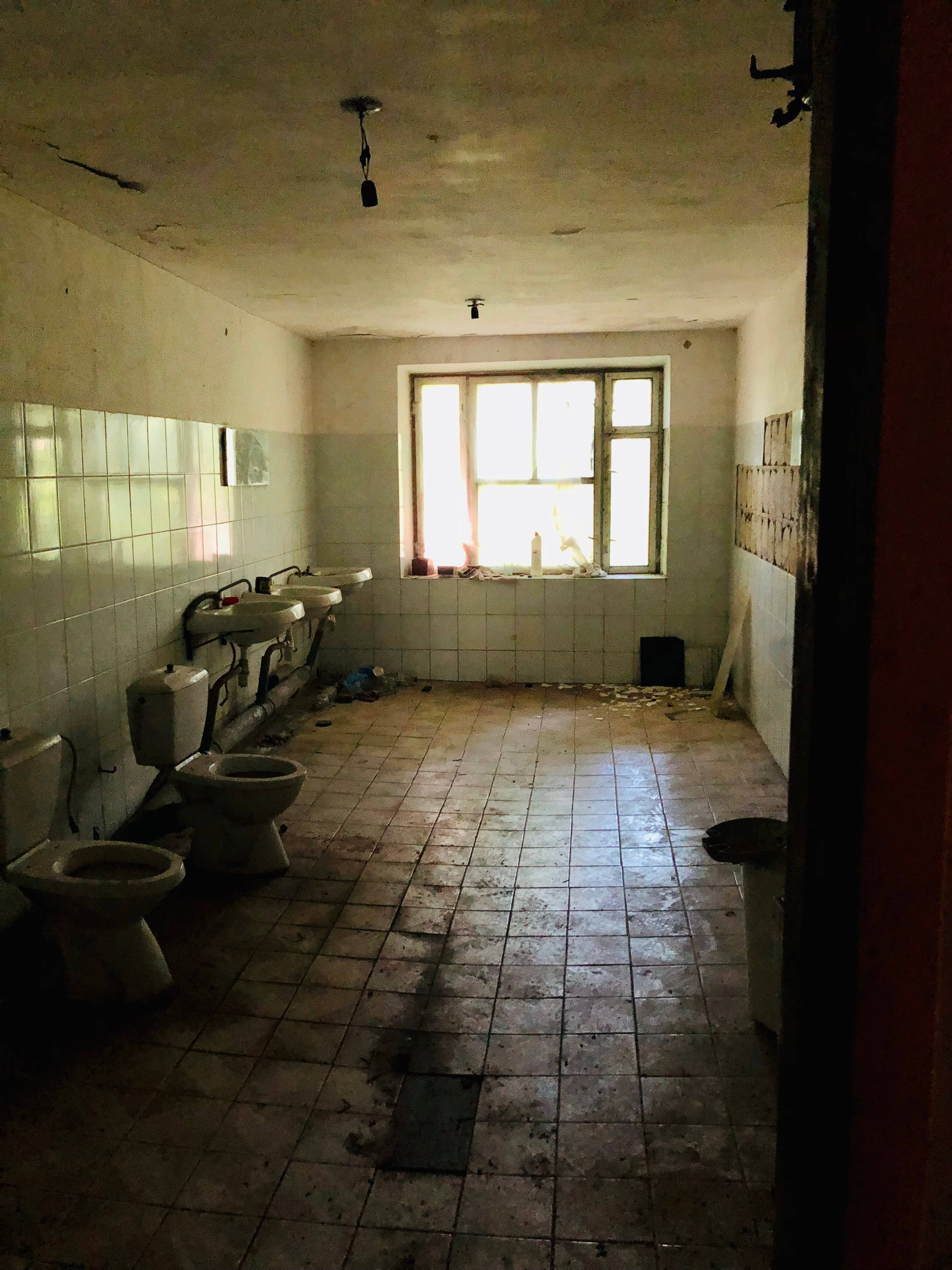 Lost Places Toiletten in einer Fabrik in Odessa 